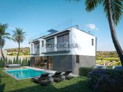 Moradia V4 de luxo com piscina localizada na zona da...
