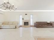 Moradia V4 em Caxias c/Box e Terraço