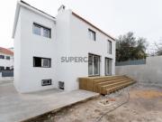 Moradia V4 Geminada c/ Renovação Total a estrear