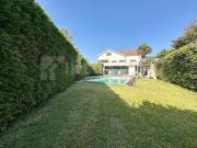 Moradia V4 isolada com piscina aquecida e vista mar