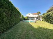 Moradia V4 isolada com piscina aquecida e vista mar