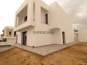Moradia V4 isolada com Garagem e Logradouro em Vale de...