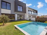 Moradia V4 jardim e piscina