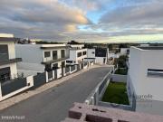Moradia V4 na Adroana, em face de acabamento