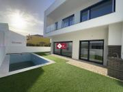 Moradia V4 + piscina, Aroeira