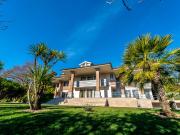 Moradia V5 à venda em Restelo, Santa Maria de Belém,...