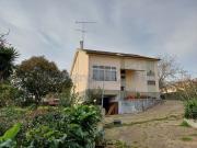 Moradia V5 com terreno urbano numa Localização... Moradia V5 com terreno urbano numa Localização...