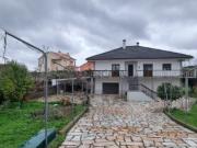 Moradia V5 de 2 pisos com 2.130 m2 de terreno em Castelo...