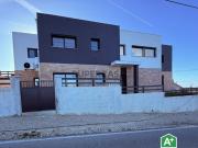 Moradia V5 com garagem e piscina entre as praias de São...