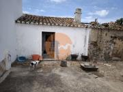 MORADIAS COM TERRENO DE 1.680 M2 PARA RECONSTRUIR NA...