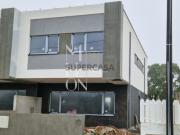 Moradias de luxo em construção entre a cidade, a ria e o mar