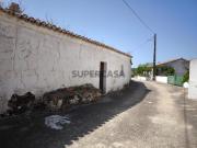 MORADIAS EM RUINAS NO CENTRO DA ALDEIA DE TESOURO...