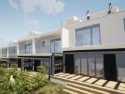 Moradias T3 em construção com vista mar