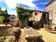 Moradias T6 + T2 com vrios anexos e terreno com poo em...