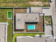 Moradias Térrea Individual, com piscina, Pronta a Habitar