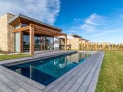 Moradias térreas geminadas em Resort de Golfe