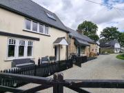 MORBIHAN, Proche Baud, Longère de 3 chambres et deux...
