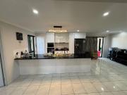 “Morden and beautiful house waiting for you, rent...