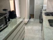 More em um apart, localizado em uma rua tranquila e sem...