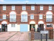 Mortlake Drive, Colliers Wood Borders CR4, 4 bed...