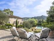 MOUGINS: Charmante Bastide en Pierre à Deux Pas du...