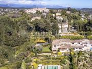 MOUGINS Vue Mer et à pied du Vieux Village