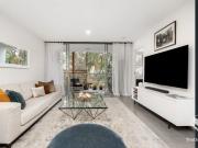 With Heated Pool & Full Size Gym â Modern 3 Bedroom...