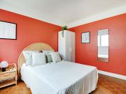 Move into a timeless 12 m² room in Paris