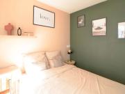 Move into this sophisticated 9 m² room in coliving in...