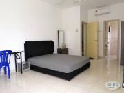 Mrt pelangi Utama Condominium master room