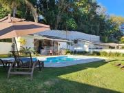 Muito espaço para viver. São cinco quartos sendo três...