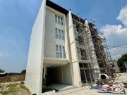 Multi Level Modern Living in QC – Project 8 Townhouse...