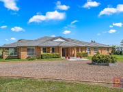 MULTIGENERATIONAL HOME WITH 16.5M SHED & VIEWS