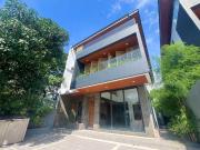 MULTINATIONAL VILLAGE 7 BEDROOM HOUSE