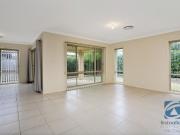 MULTIPLE LIVING AREAS, WALK TO SCHOOL & PARKS