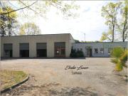 Murs commerciaux sur un axe passant