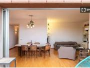 Muy amplio y coqueto con estilo moderno en ubicación...