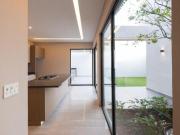 MUY BONITA CASA CON EXCELENTES ACABADOS Y DISEÑO