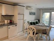 MUY BONITO APARTAMENTO EN 2ª LÍNEA DE MAR EN ROSAS VISTA MAR