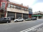 Muy buen local de 3 plantas entrepiso. 250 m2. Sin...