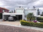 Muy buena casa de venta, moderna, ubicada en el sector...