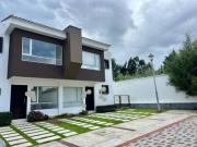 MV SECTOR PUEMBO, EN VENTA HERMOSA CASA DE DOS PISOS A...