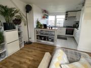 N2 Top 2 floors, 2 bathrooms, free parking, pets