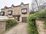 Nab Wood Drive, Shipley, West Yorkshire BD18, 3 bed end...