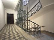 nahe Oper/ Kärntner Straße: großzügige Altbauwohnung 5...