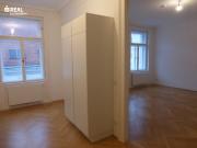 Nahe Stadtpark Design Altbau mit kleinem Balkon...