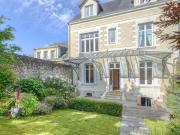 Nantes centre: Hôtel particulier de caractère avec...