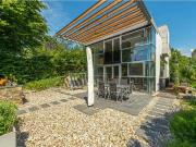 Natur Pur. Exklusiv, modern und lichtdurchflutet:...