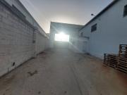 NAVE EN LUCENA, CERCA DE LA AUTOPISTA