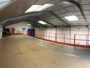 Nave en perfecto estado en el Polígono El Cañal –...